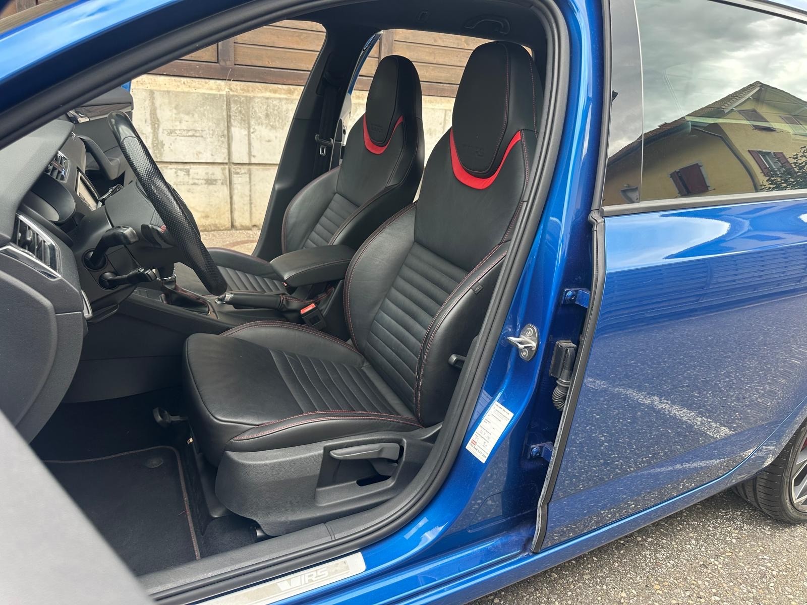 SKODA Octavia Combi 2.0 TDI RS 4x4 DSG-image-9