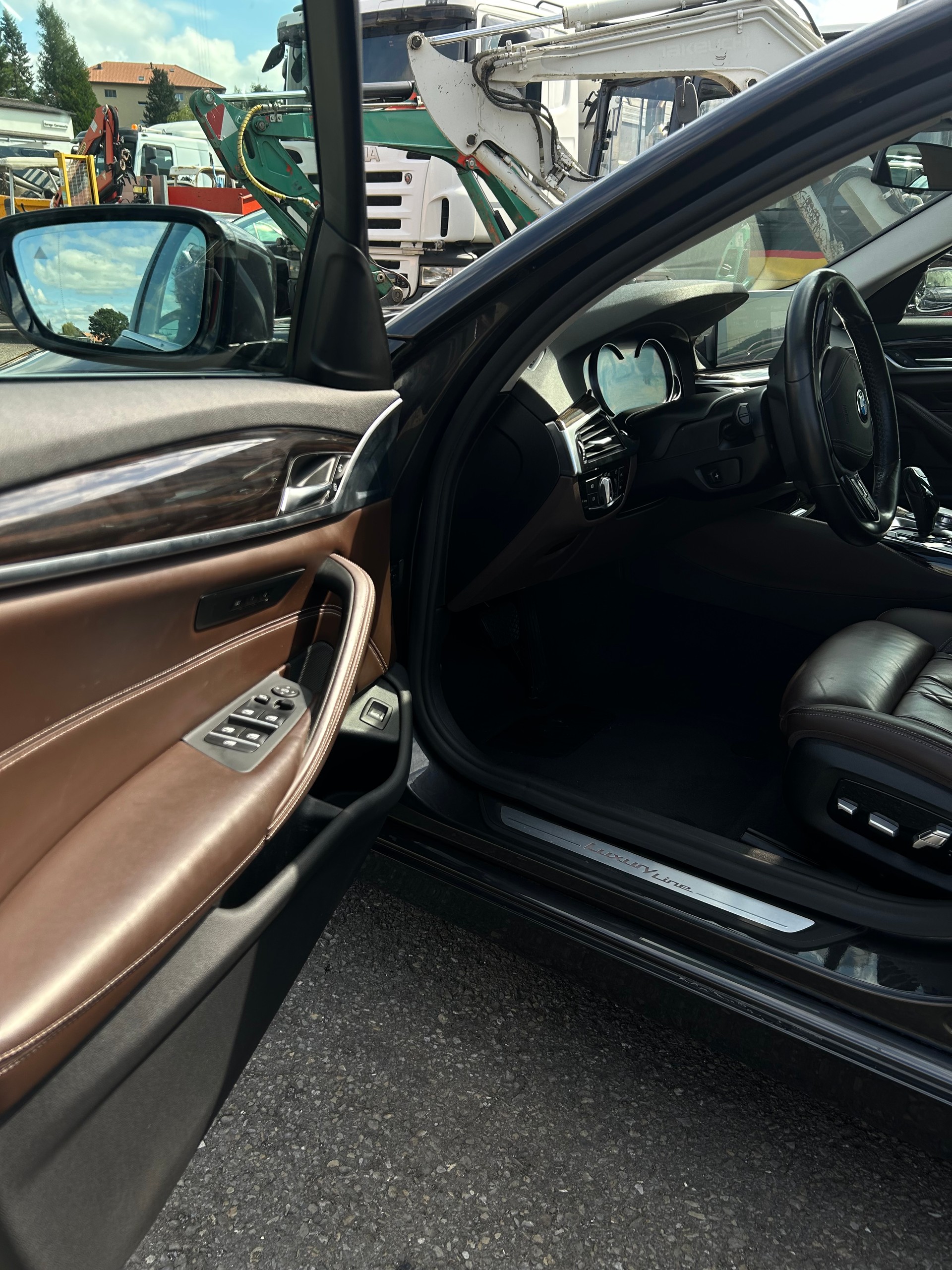 BMW 530d xDrive Touring Luxury Line Steptronic-image-9