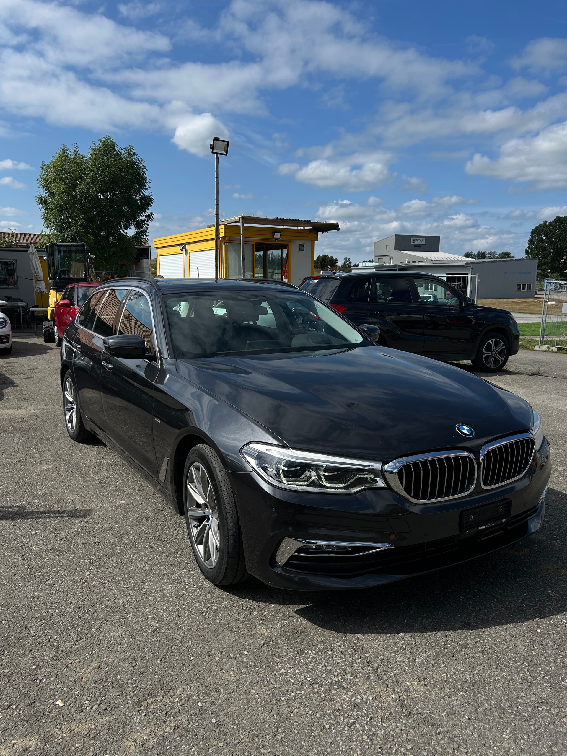 BMW 530d xDrive Touring Luxury Line Steptronic-image-1