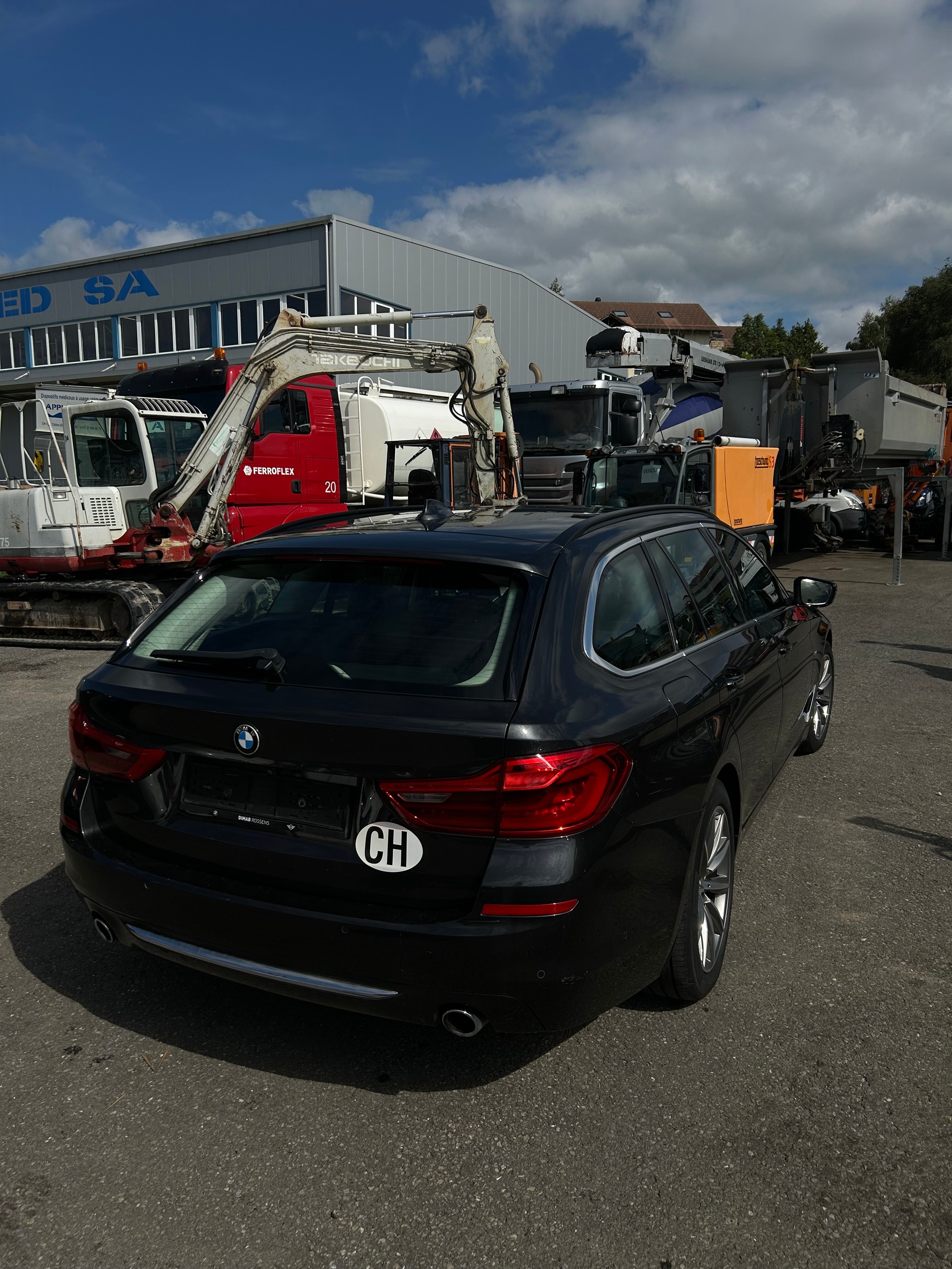 BMW 530d xDrive Touring Luxury Line Steptronic-image-2
