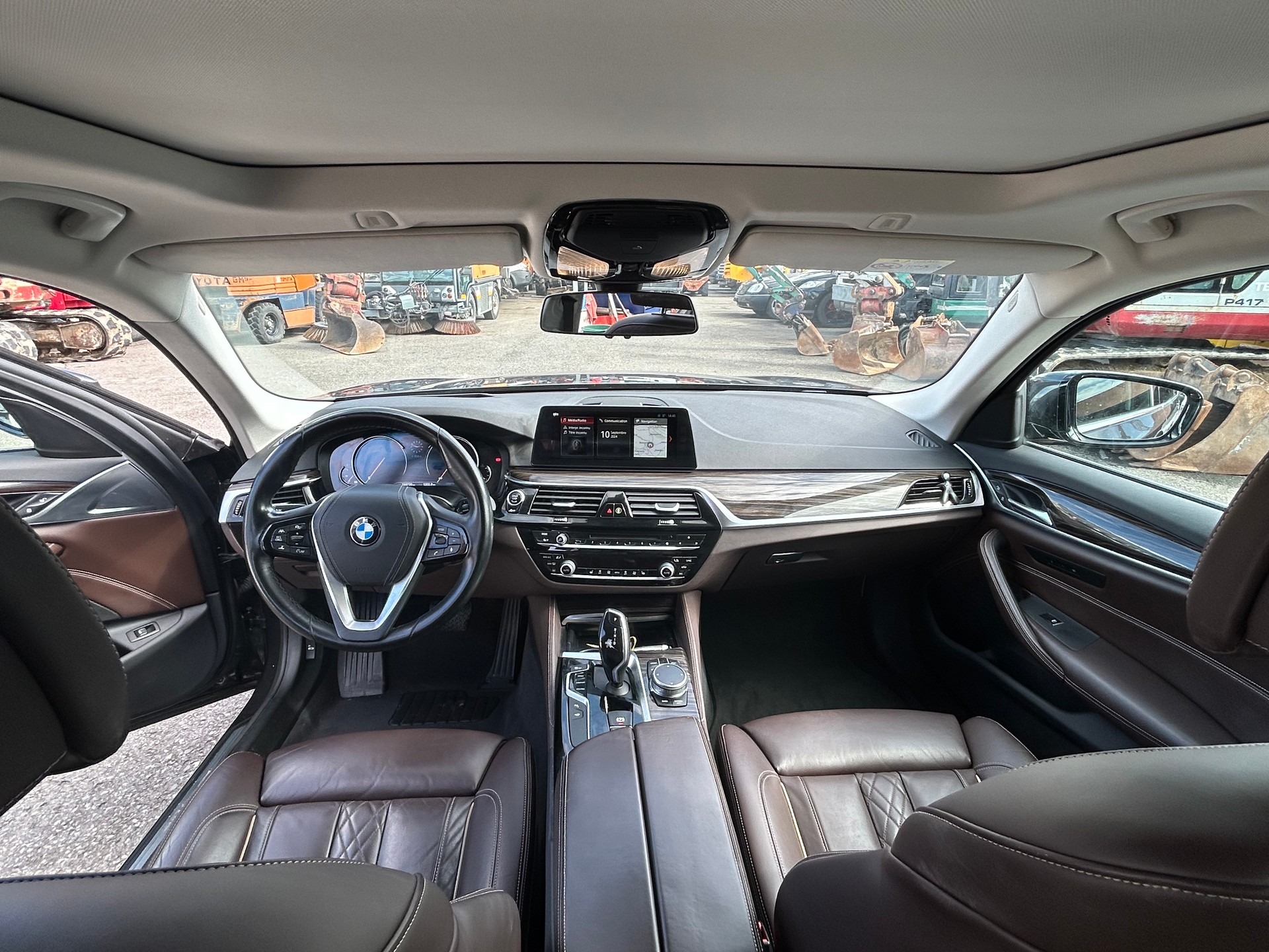 BMW 530d xDrive Touring Luxury Line Steptronic-image-4