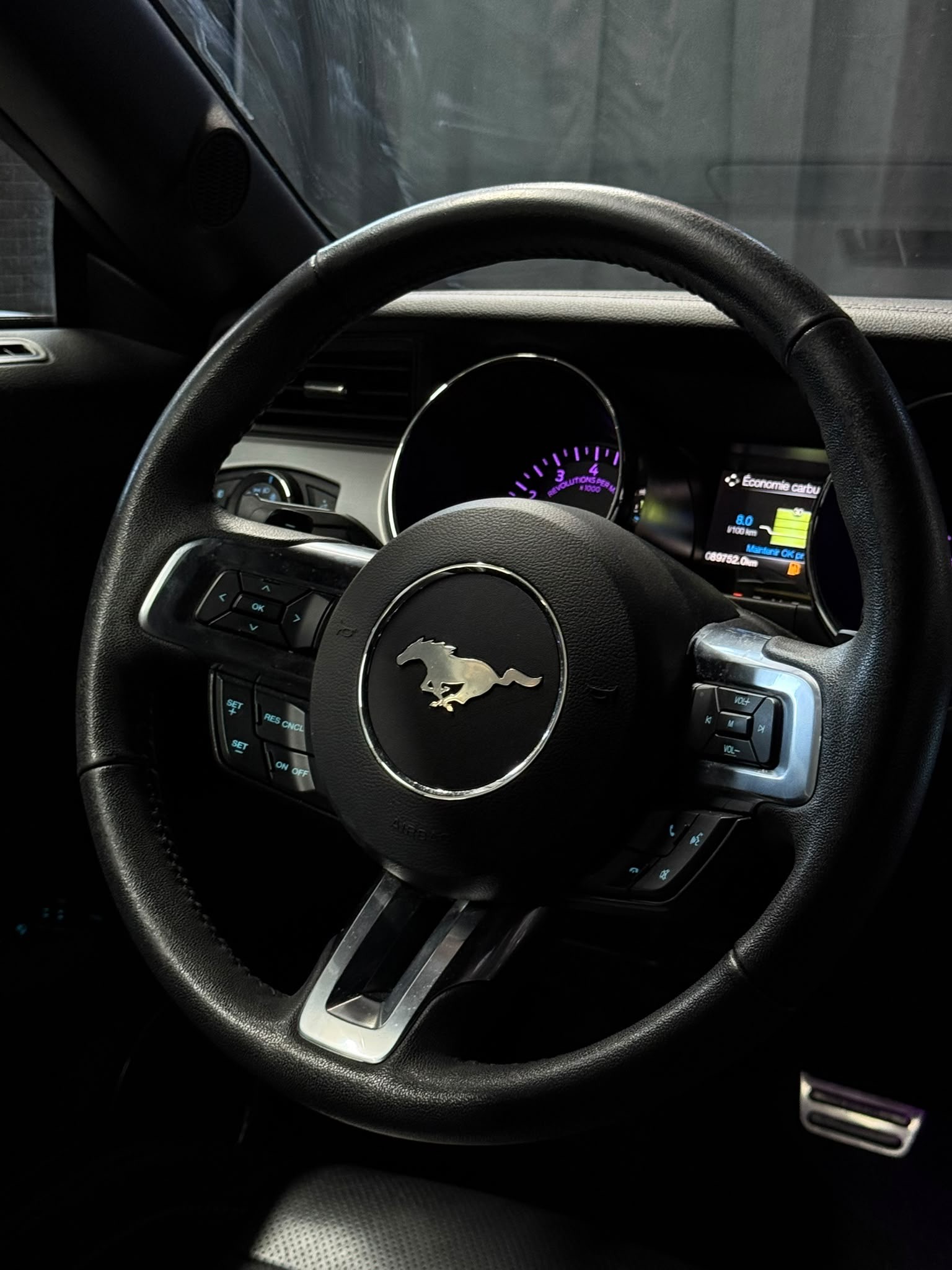 FORD Mustang Fastback 2.3 Automat / All Black / CH- Auto-image-15