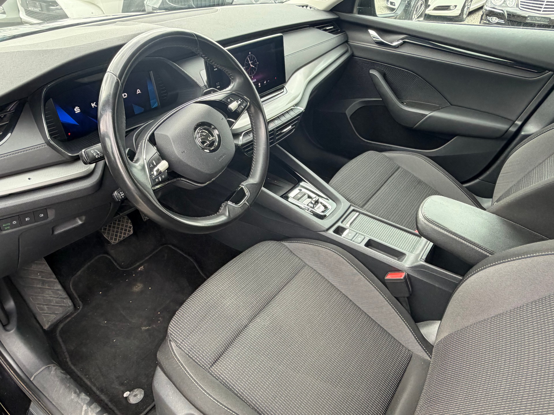 SKODA Octavia Combi 2.0 TDI DSG Ambition-image-6