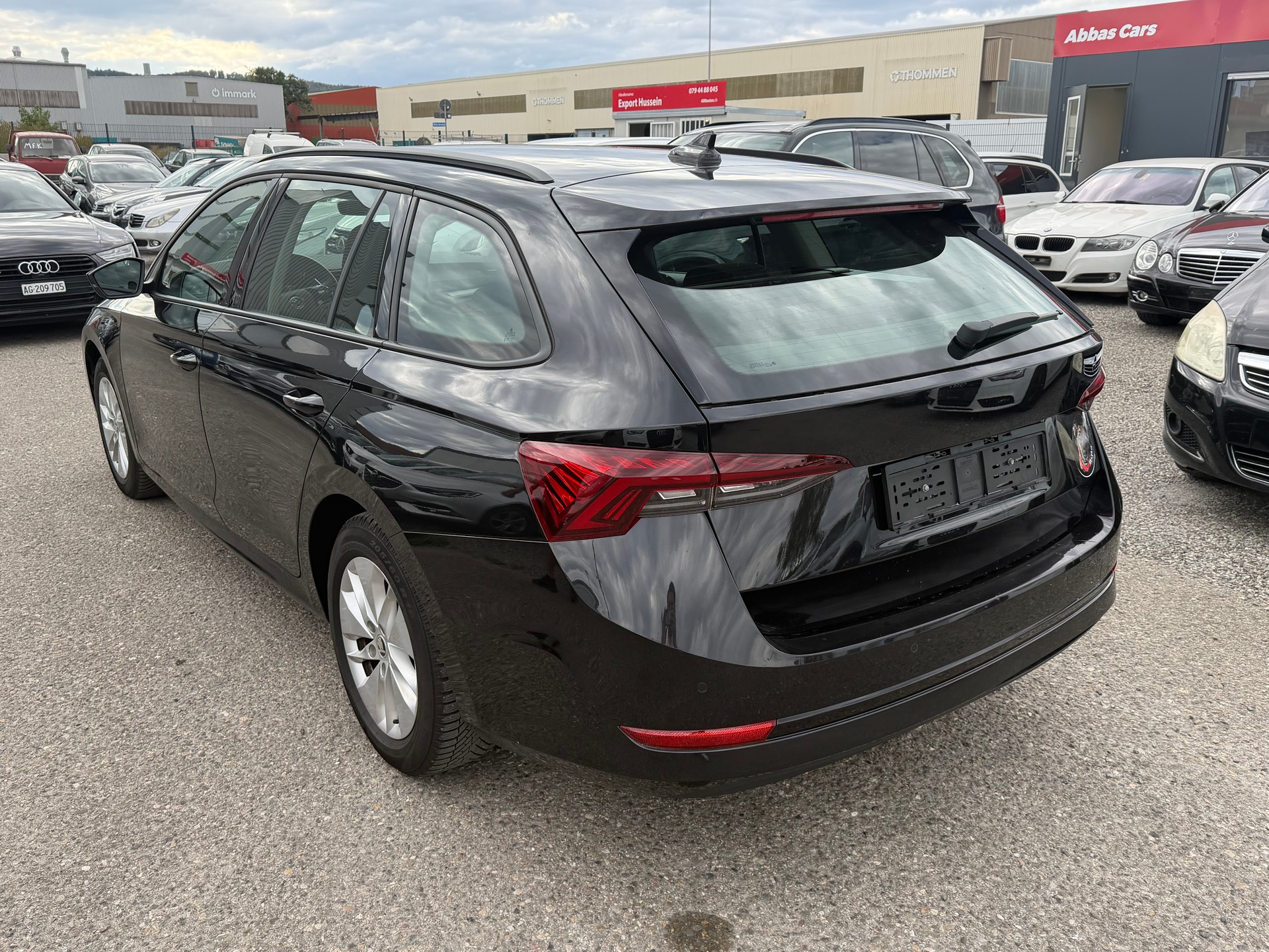 SKODA Octavia Combi 2.0 TDI DSG Ambition-image-5