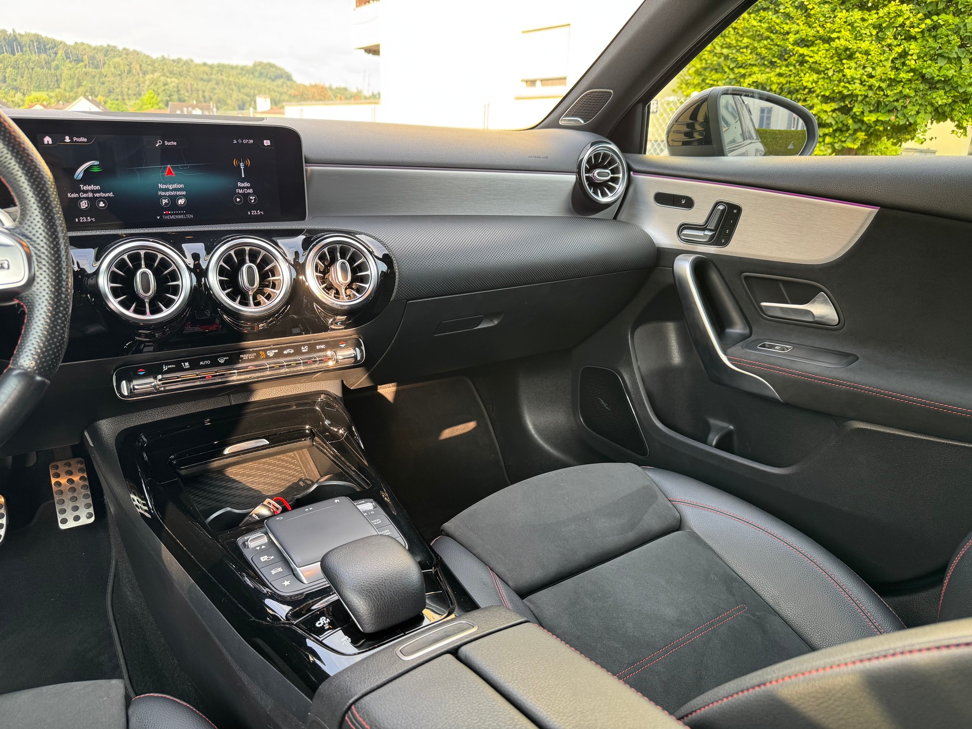 MERCEDES-BENZ A 35 AMG 4Matic Speedshift-image-12