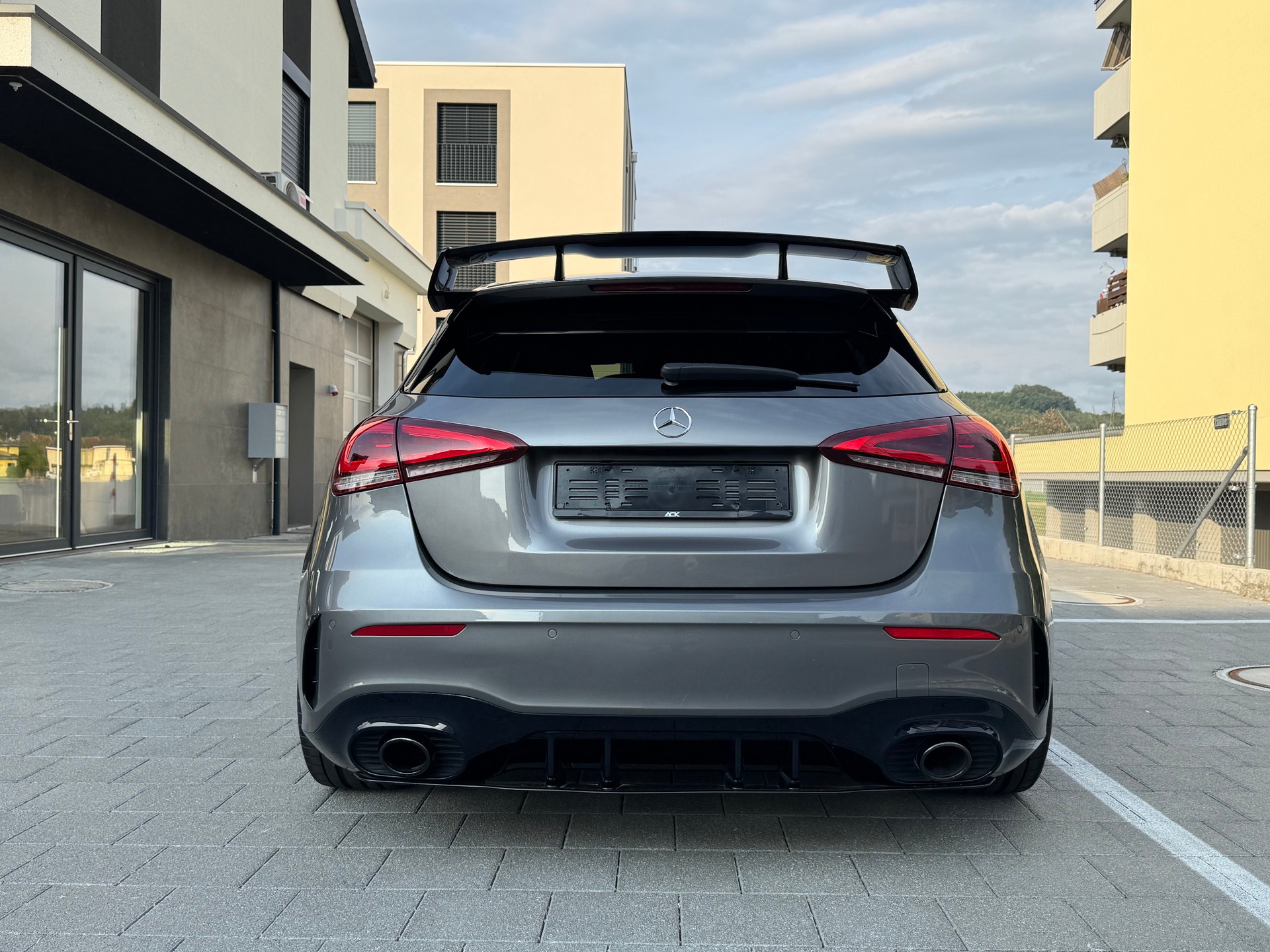 MERCEDES-BENZ A 35 AMG 4Matic Speedshift-image-3
