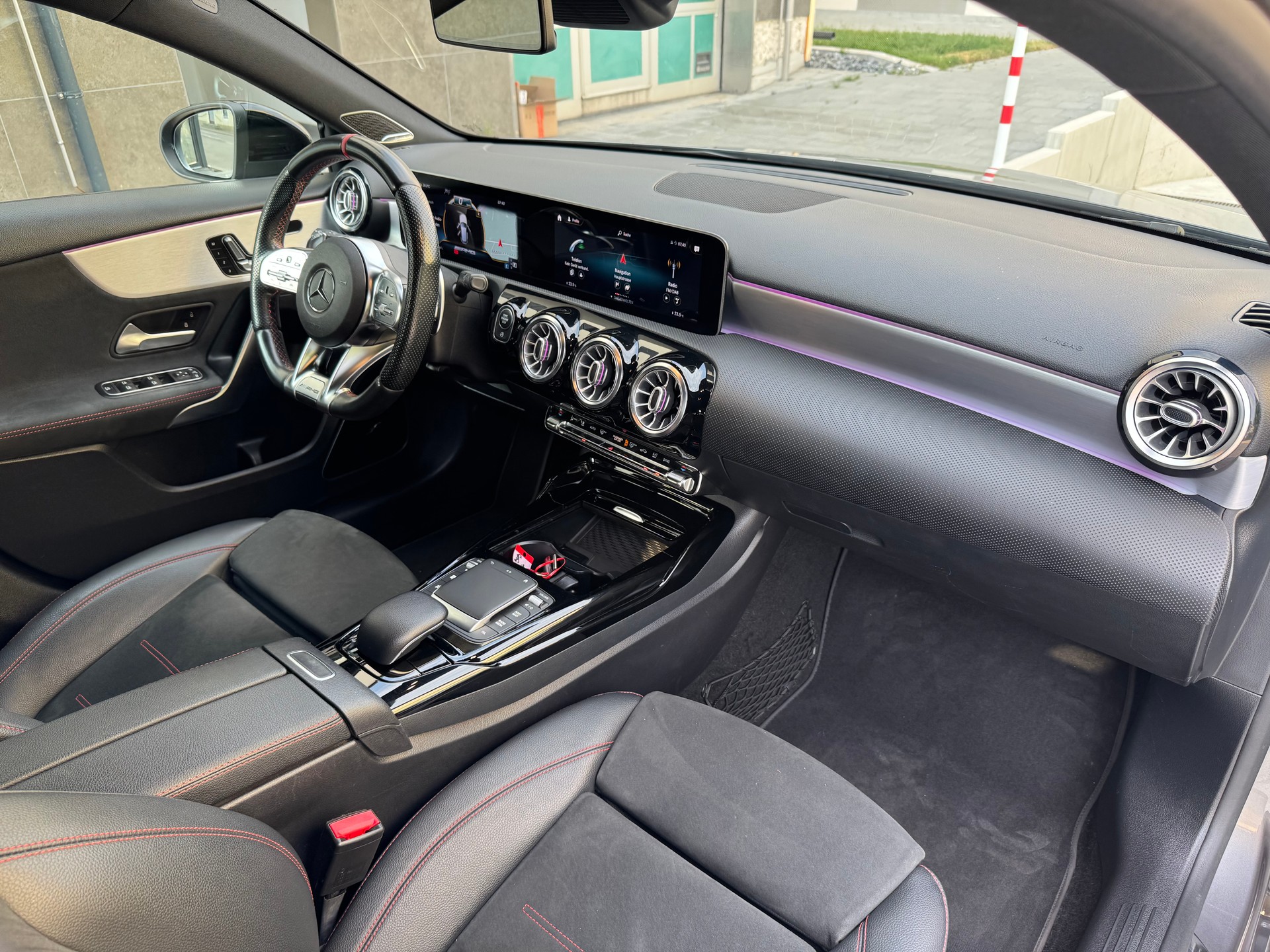 MERCEDES-BENZ A 35 AMG 4Matic Speedshift-image-13
