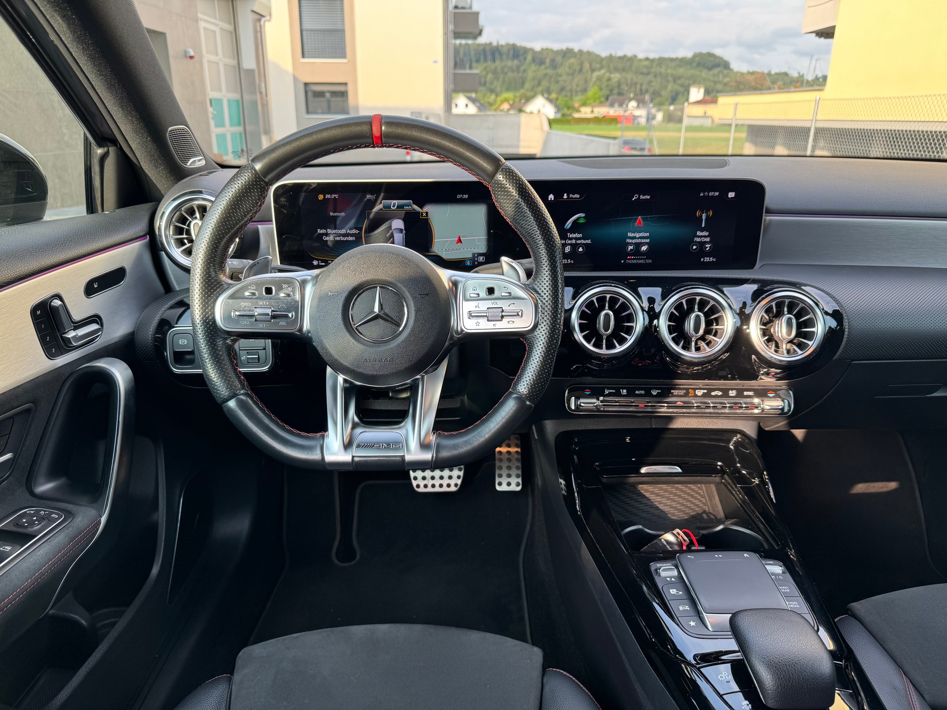 MERCEDES-BENZ A 35 AMG 4Matic Speedshift-image-11