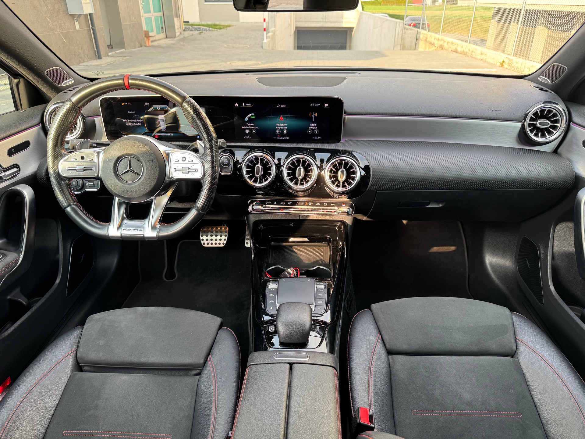 MERCEDES-BENZ A 35 AMG 4Matic Speedshift-image-10