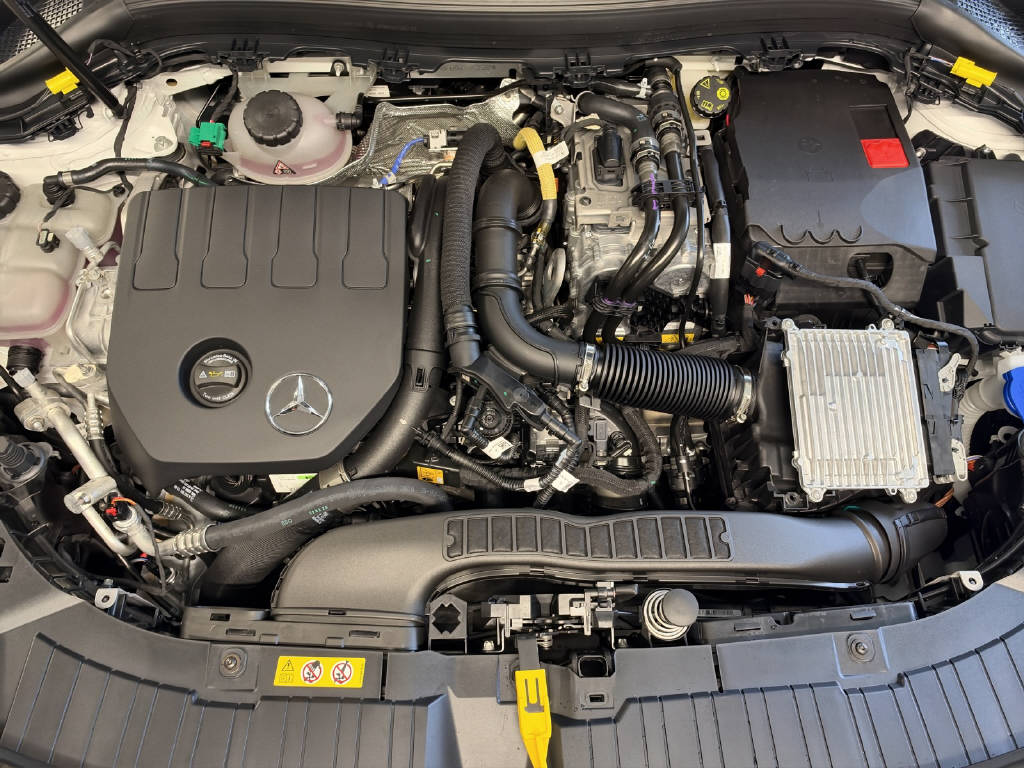 MERCEDES-BENZ GLA 250 e Progressive Line EQ Star-image-9