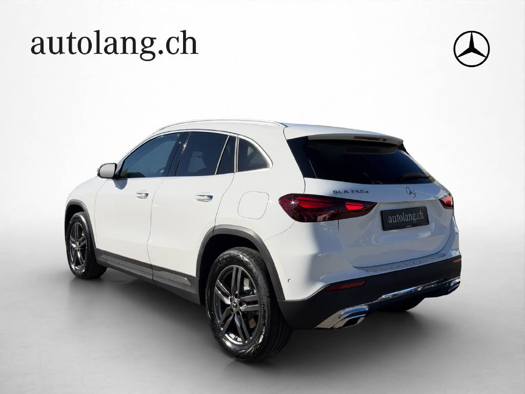 MERCEDES-BENZ GLA 250 e Progressive Line EQ Star-image-3