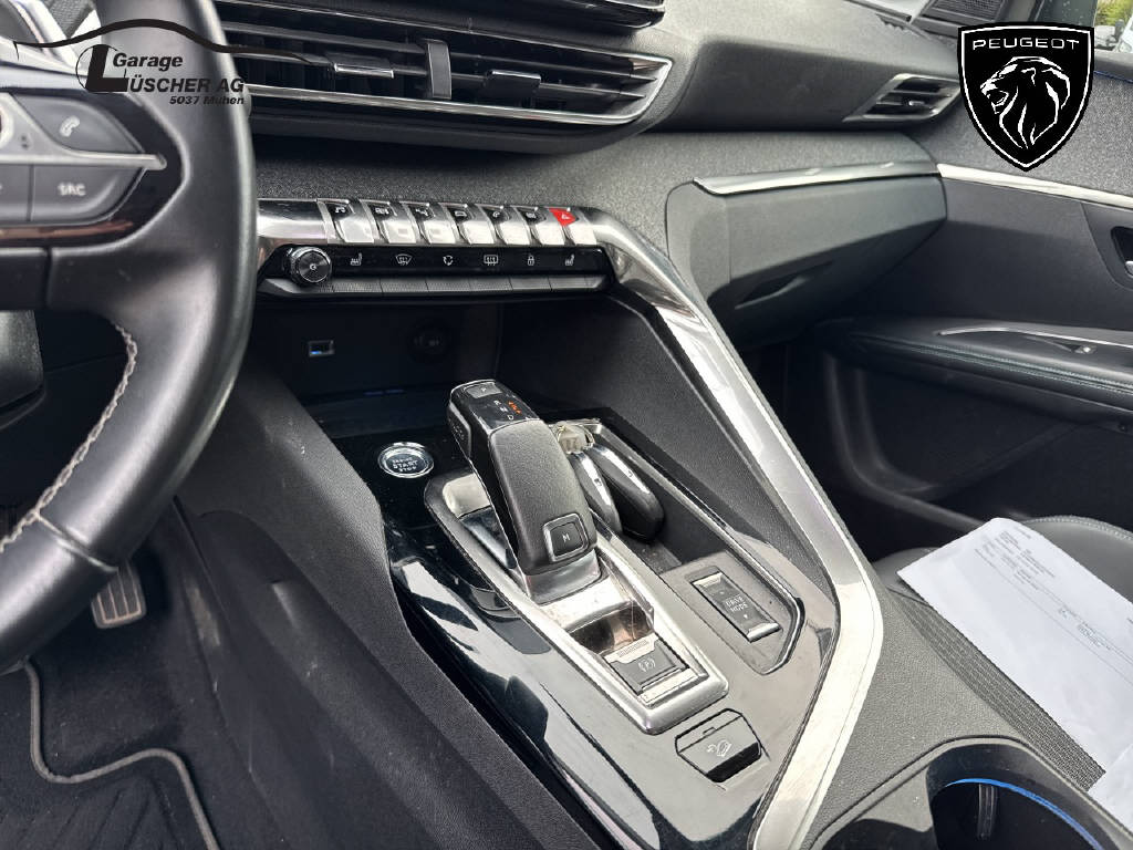 PEUGEOT 5008 1.2 PureTech Allure Pack-image-17