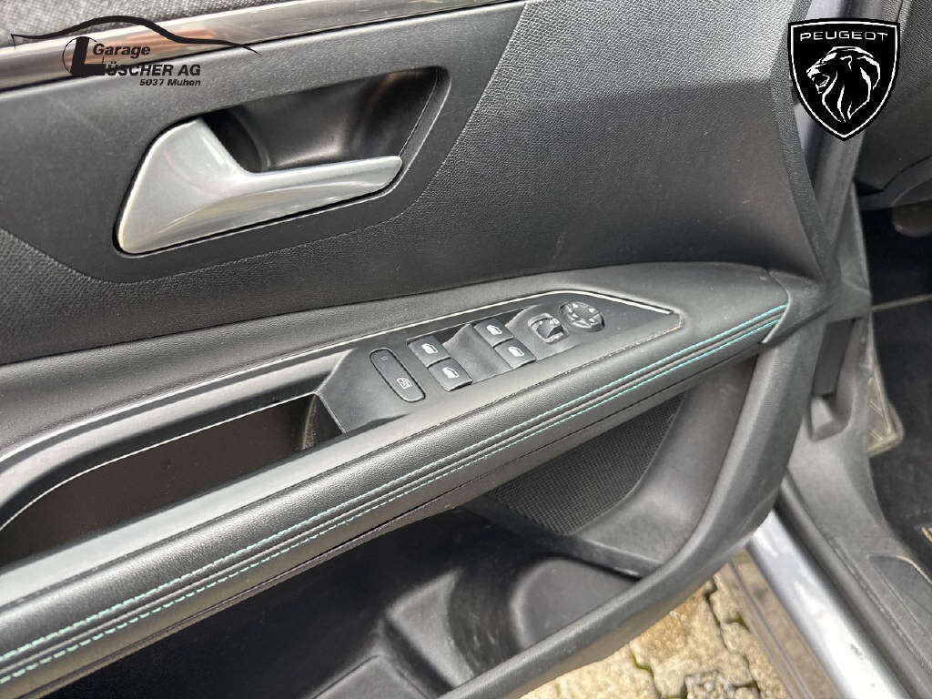 PEUGEOT 5008 1.2 PureTech Allure Pack-image-12