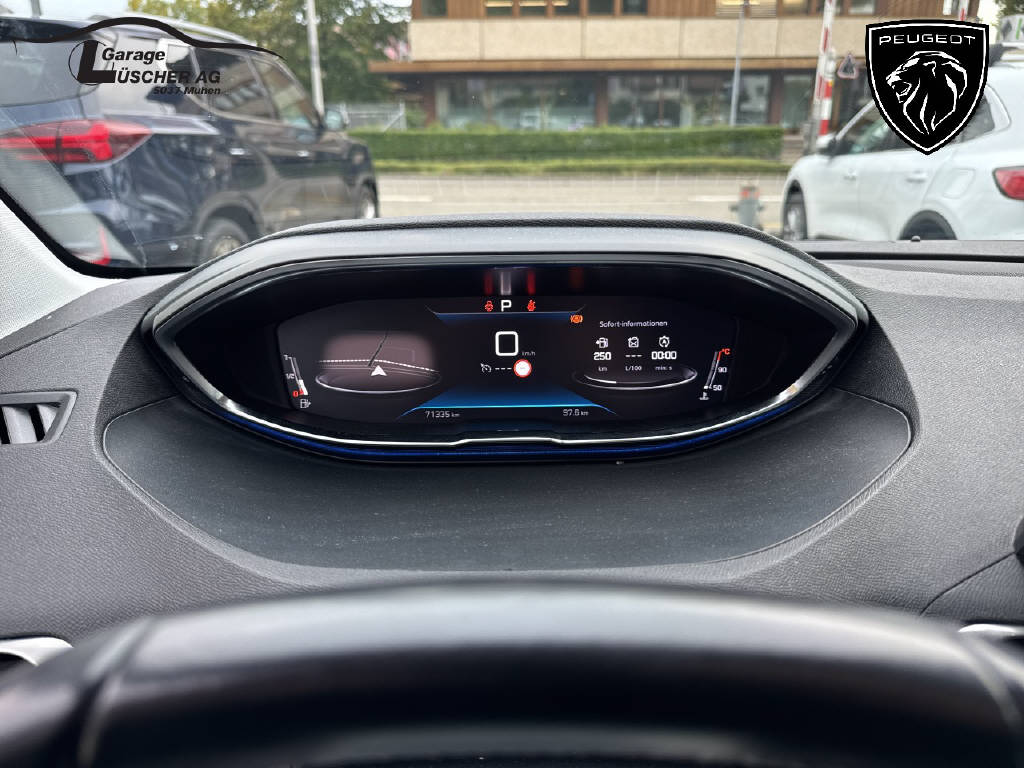 PEUGEOT 5008 1.2 PureTech Allure Pack-image-14