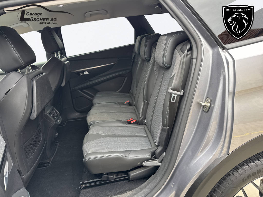 PEUGEOT 5008 1.2 PureTech Allure Pack-image-9