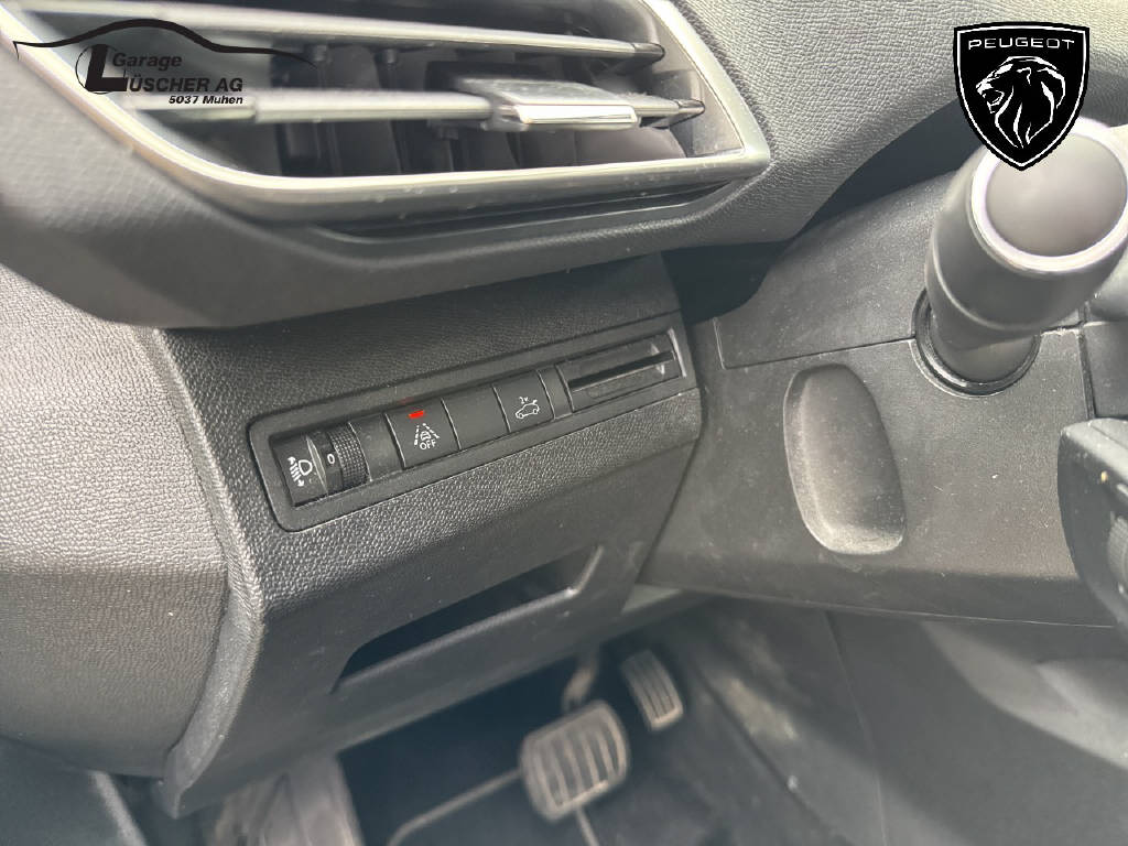 PEUGEOT 5008 1.2 PureTech Allure Pack-image-13
