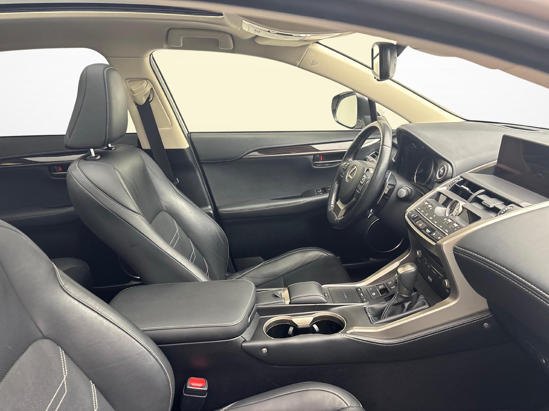 LEXUS NX 300h Excellence-image-9