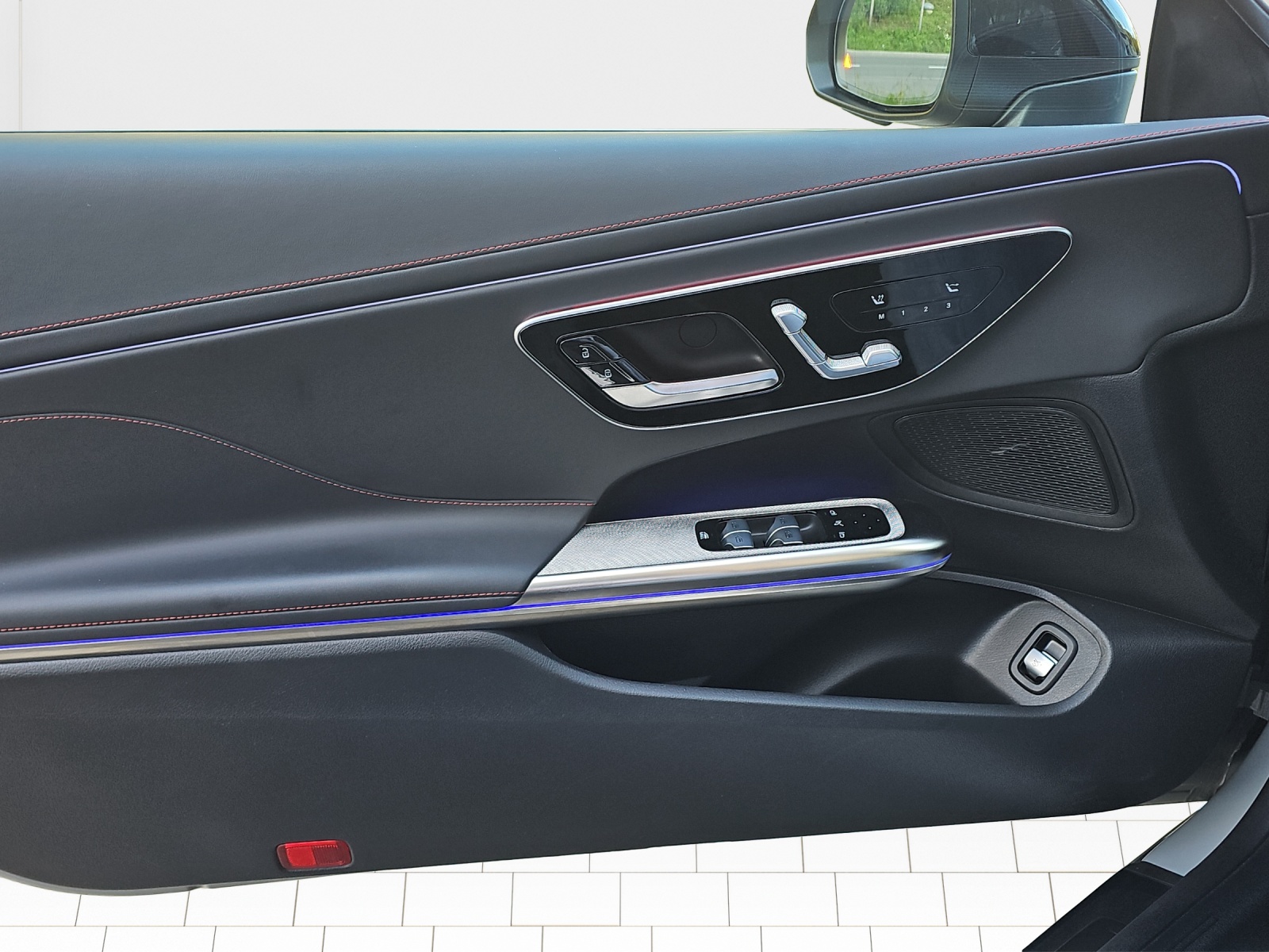 MERCEDES-BENZ CLE AMG 53 Cabrio 4Matic+ 9G-Tronic-image-25