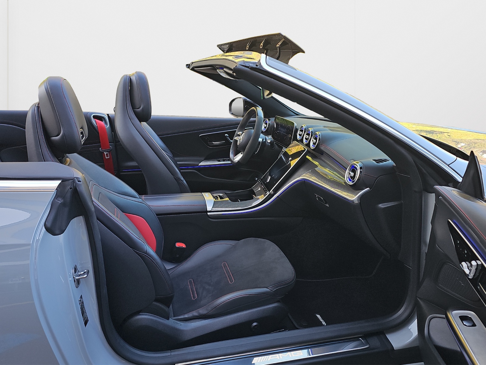 MERCEDES-BENZ CLE AMG 53 Cabrio 4Matic+ 9G-Tronic-image-29