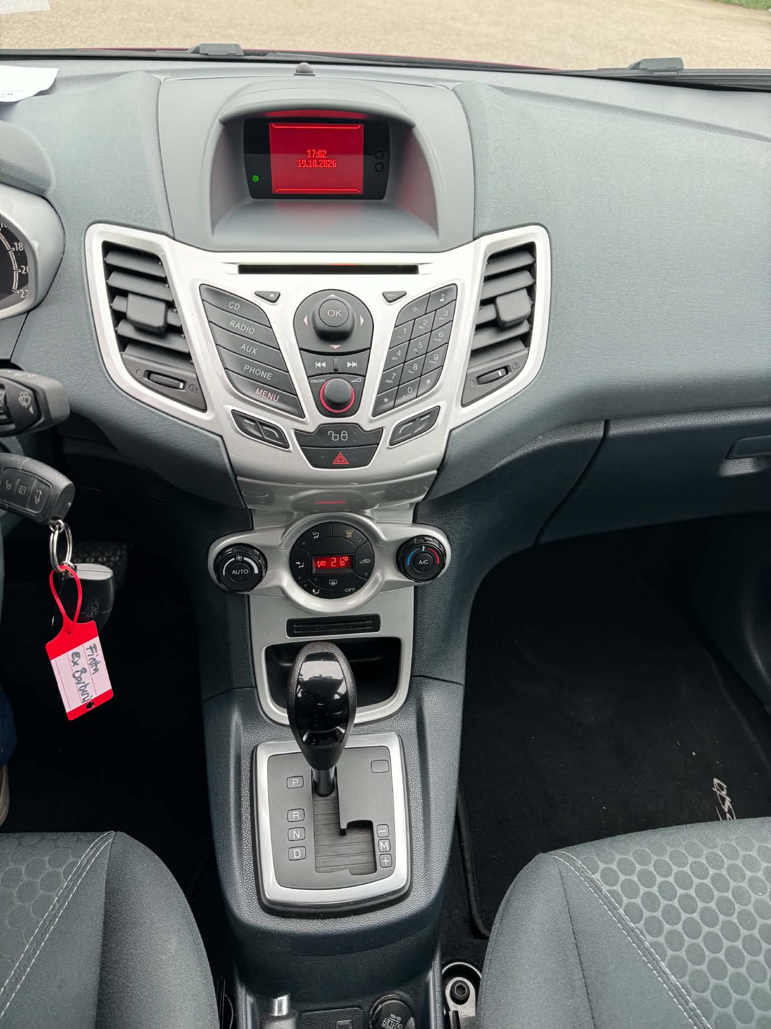 FORD Fiesta 1.4 16V Trend Automatic-image-7