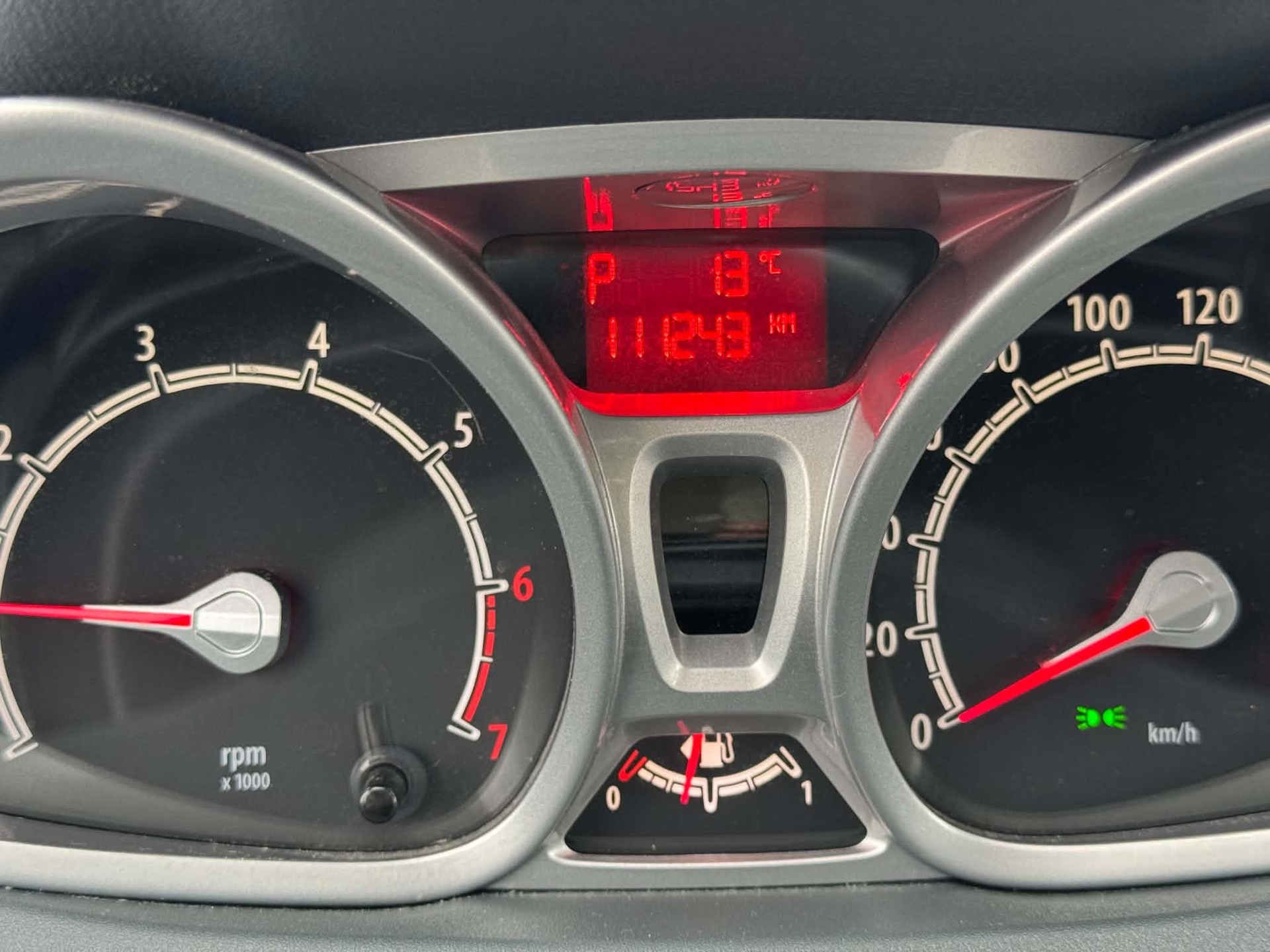 FORD Fiesta 1.4 16V Trend Automatic-image-9