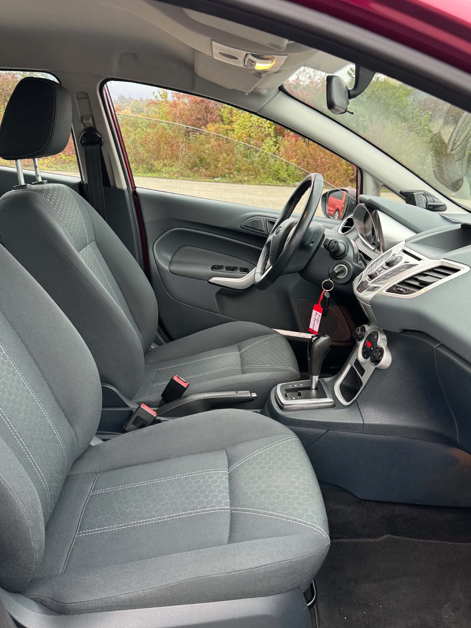 FORD Fiesta 1.4 16V Trend Automatic-image-8