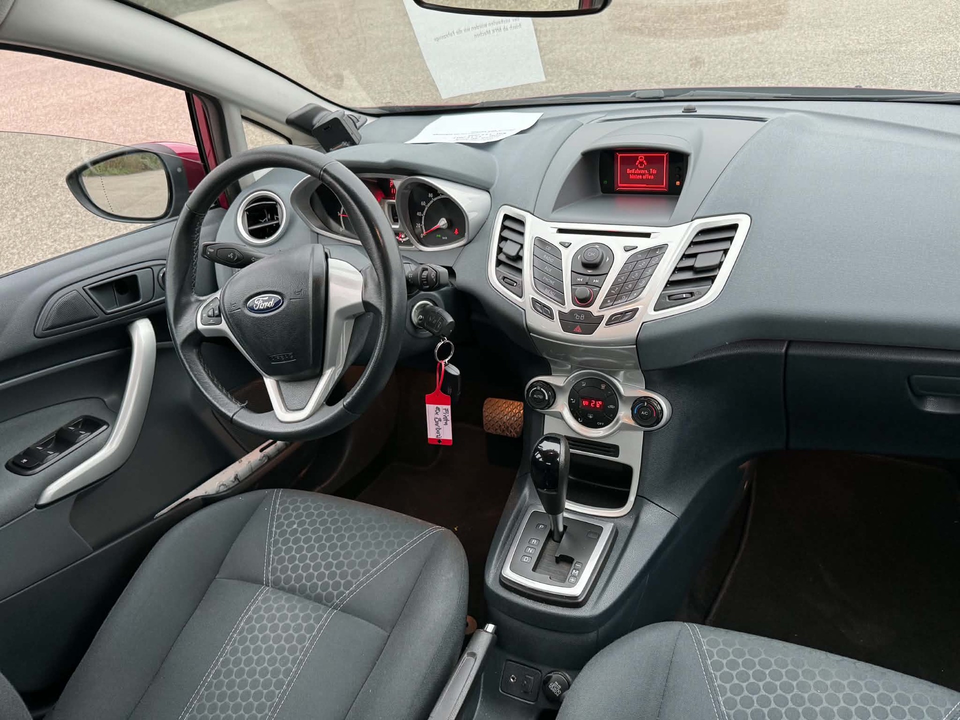FORD Fiesta 1.4 16V Trend Automatic-image-2