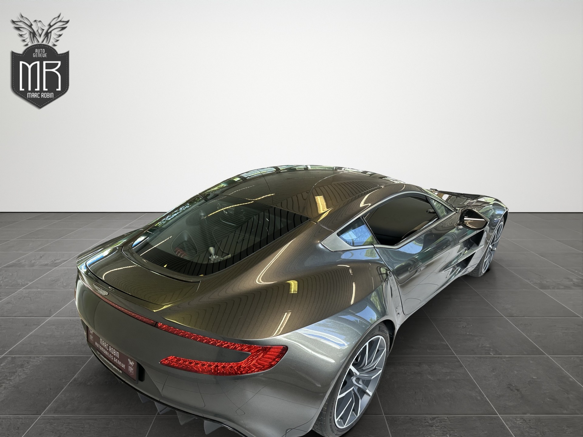 ASTON MARTIN One 77-image-5