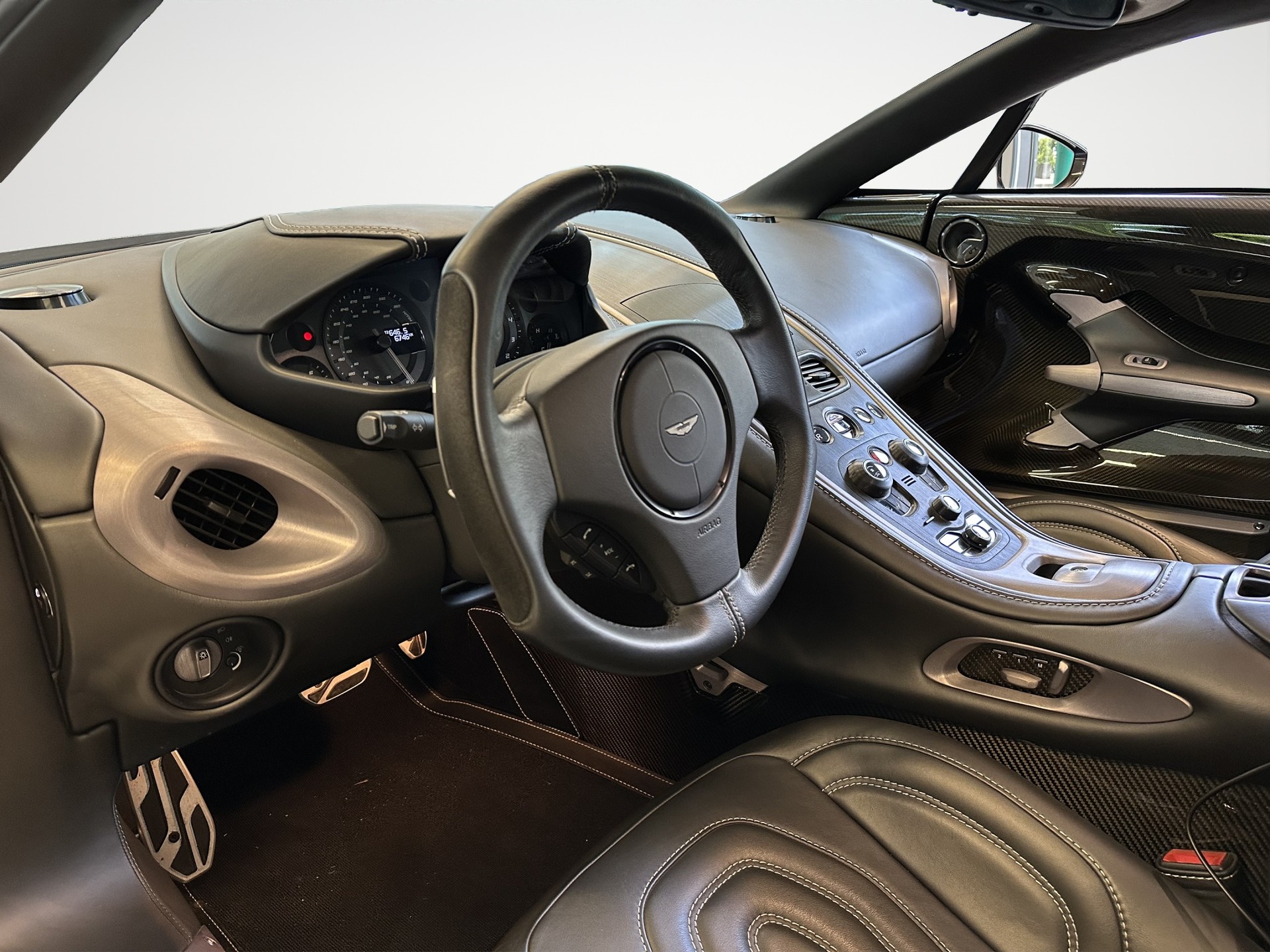ASTON MARTIN One 77-image-9