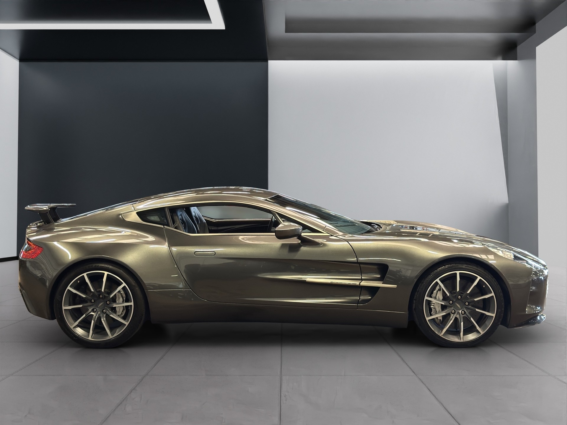 ASTON MARTIN One 77-showroom-element-2