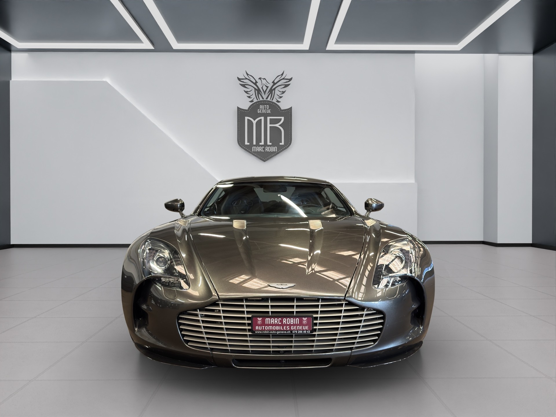 ASTON MARTIN One 77-showroom-element-1