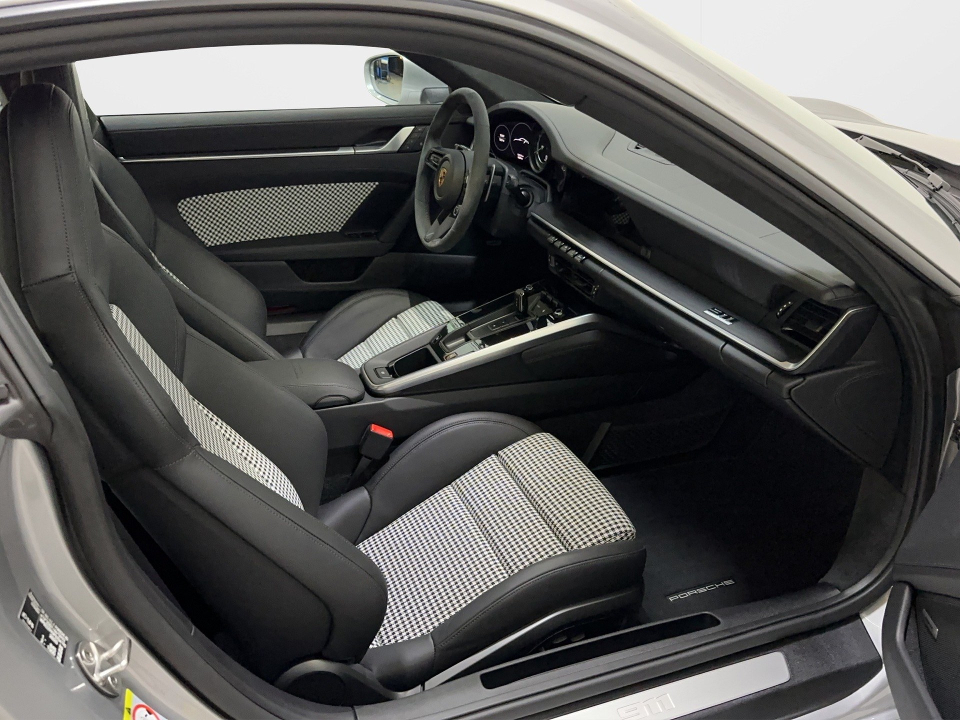 PORSCHE 911 Turbo S PDK Heritage Design-image-8