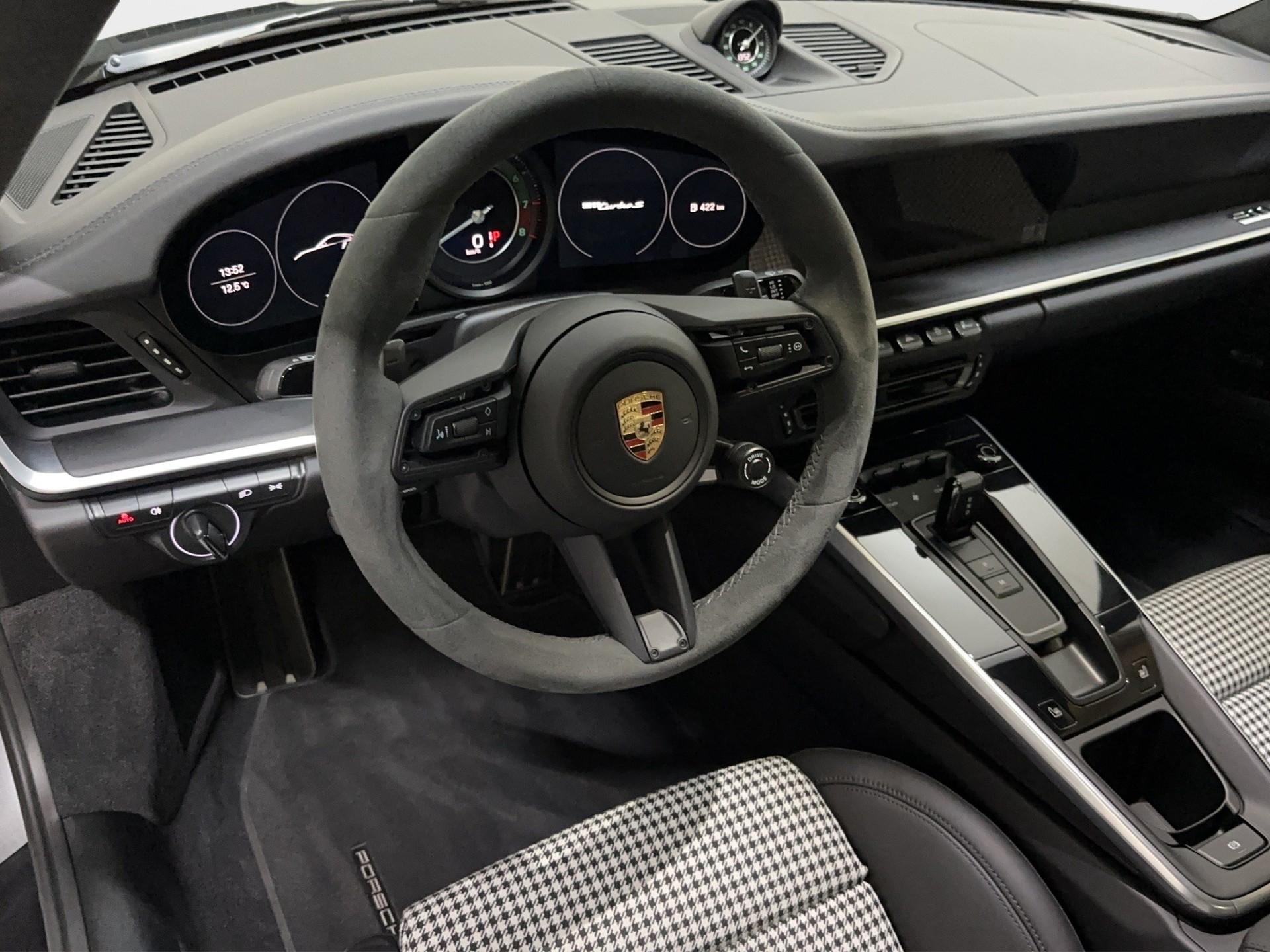 PORSCHE 911 Turbo S PDK Heritage Design-image-13