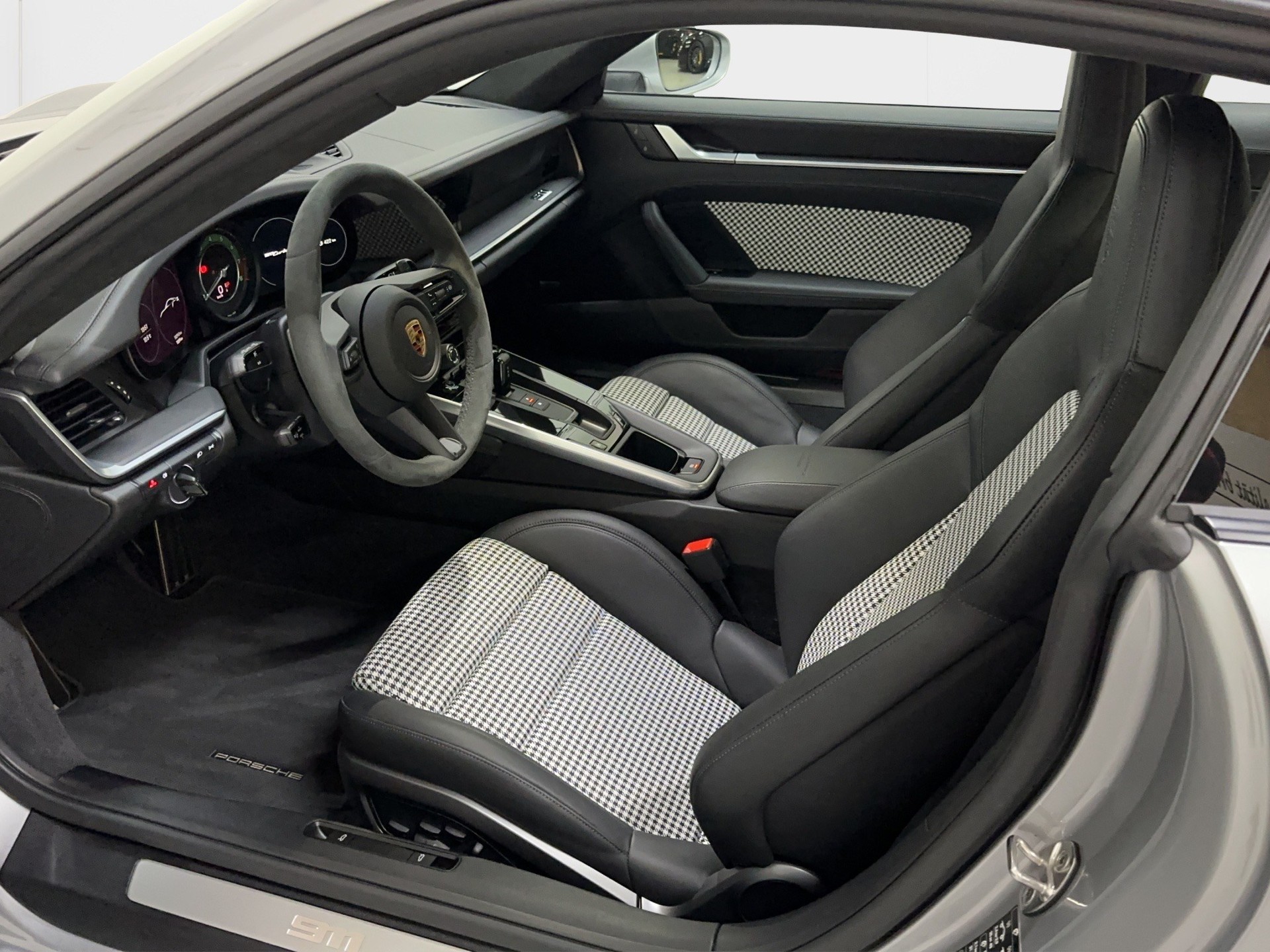 PORSCHE 911 Turbo S PDK Heritage Design-image-11
