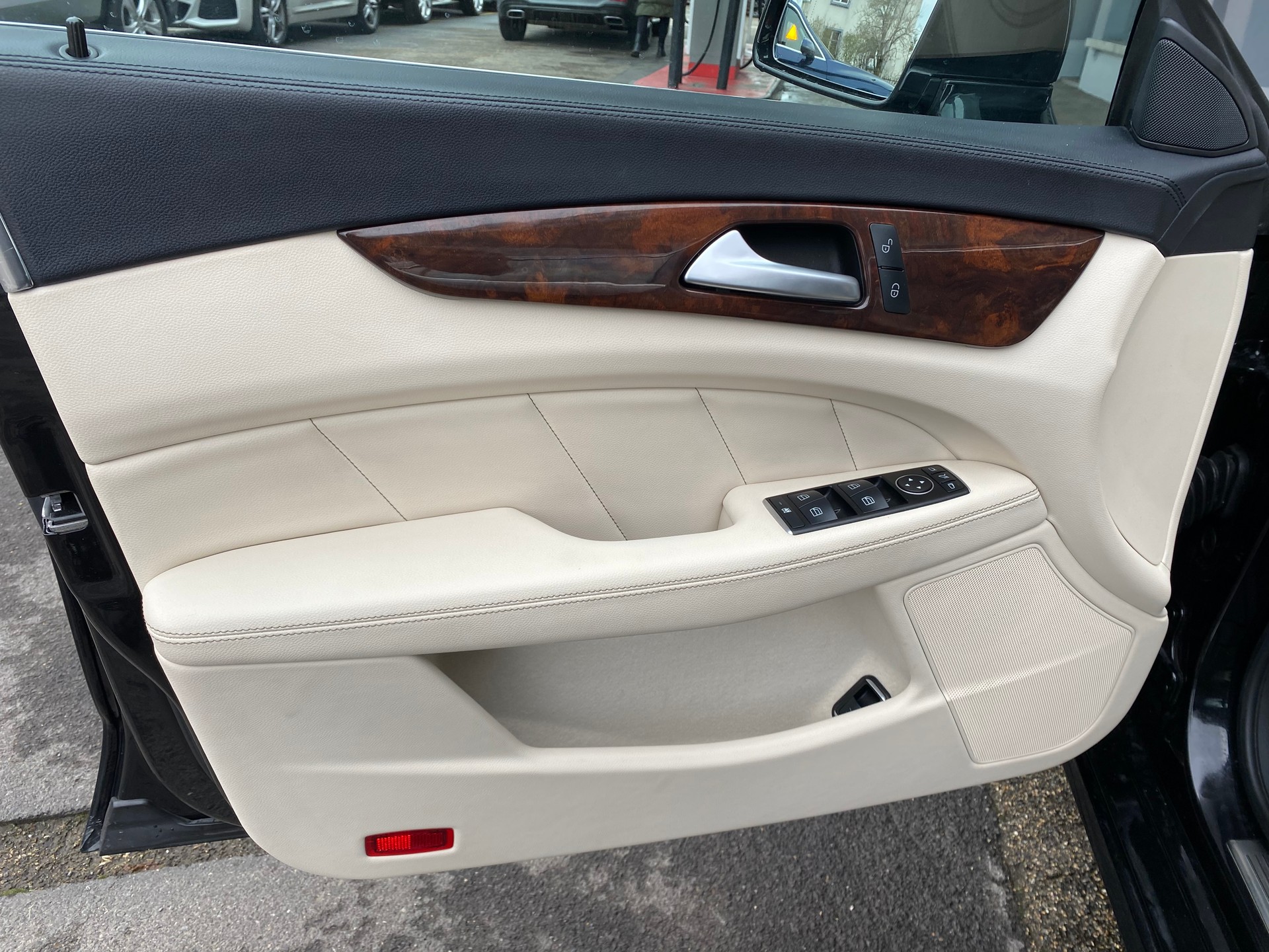MERCEDES-BENZ CLS 400 4Matic 9G-Tronic-image-9