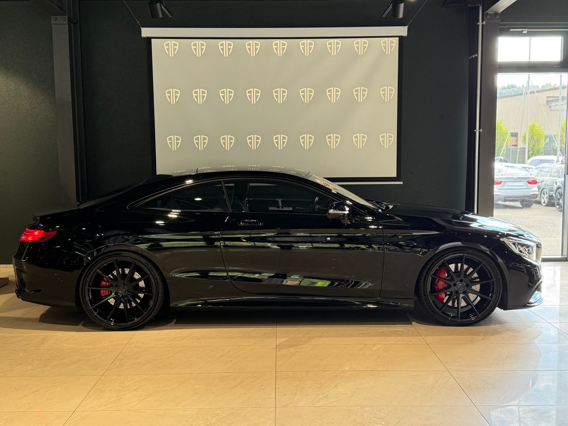 MERCEDES-BENZ S 63 AMG Coupé 4Matic AMG Night-Paket-image-3
