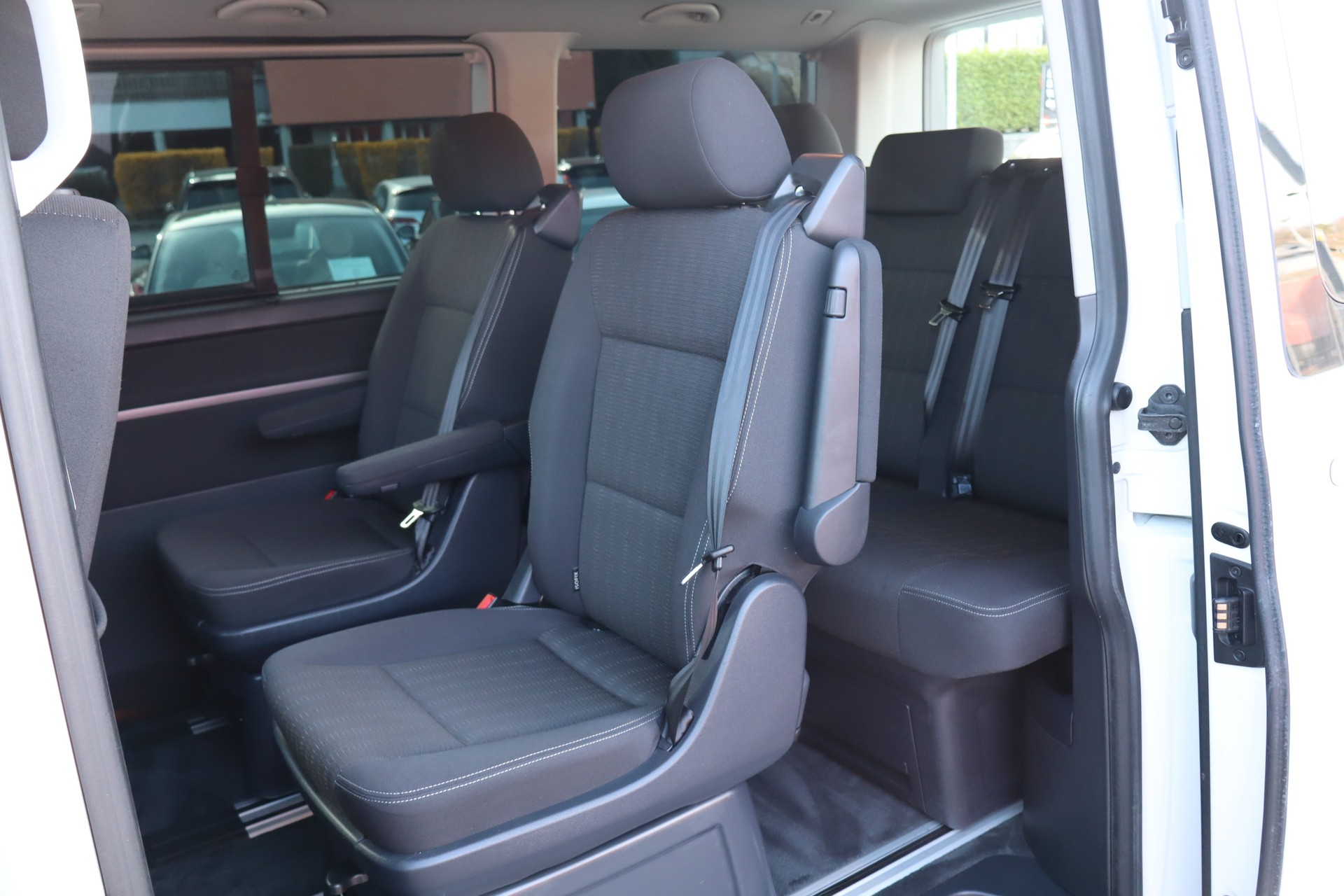 VW T6 Multivan 2.0 TDI Comfortline 4Motion DSG-image-9