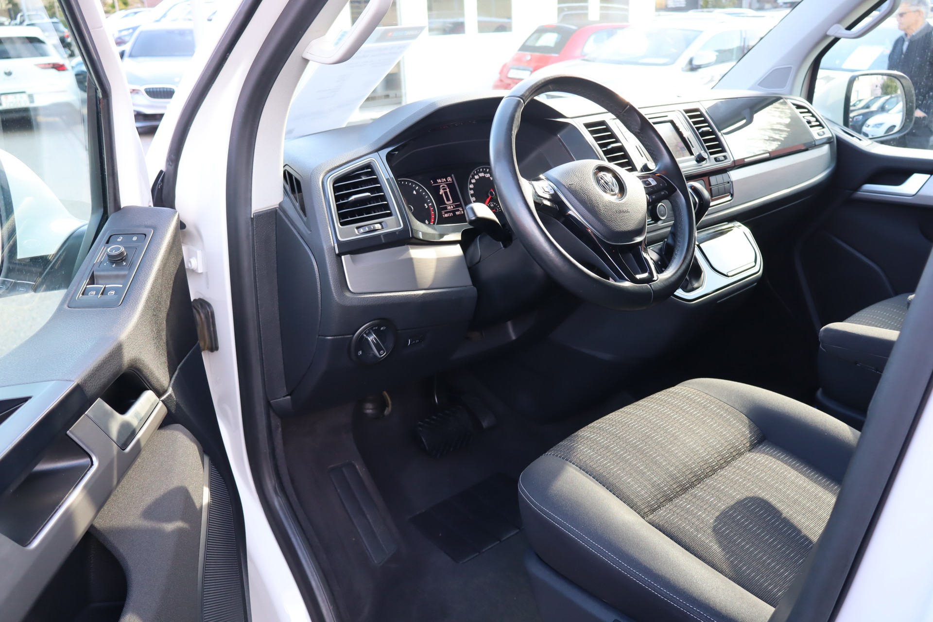 VW T6 Multivan 2.0 TDI Comfortline 4Motion DSG-image-8