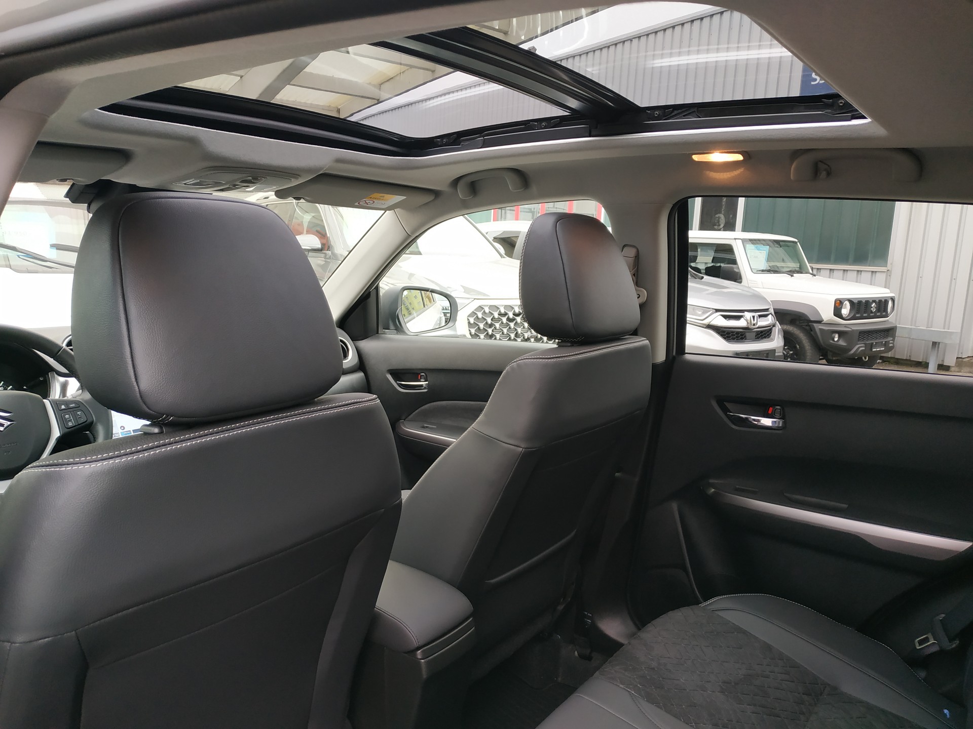 SUZUKI Vitara 1.4 Boosterjet Compact Top 4x4 Hybrid-image-19