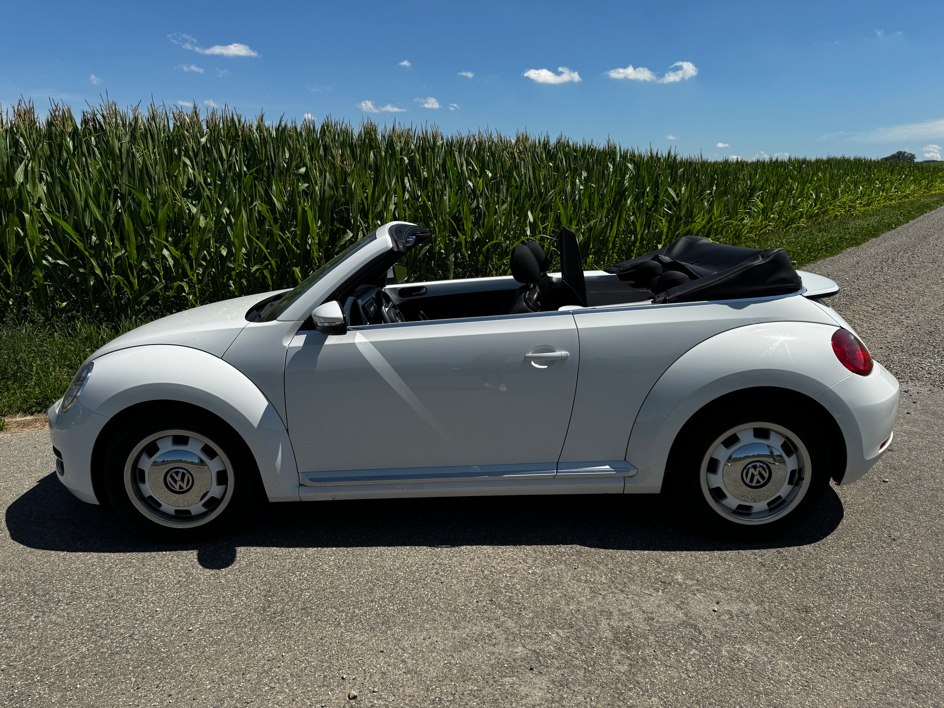 VW Beetle Cabrio 1.2 TSI BMT Design-image-1