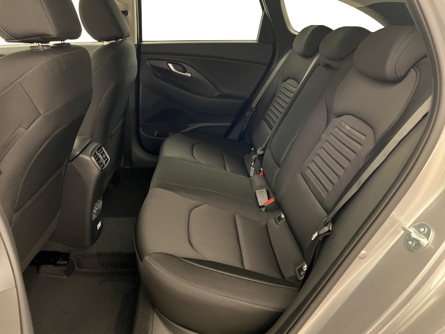HYUNDAI i30 Wagon 1.5 T-GDi Amplia-image-6