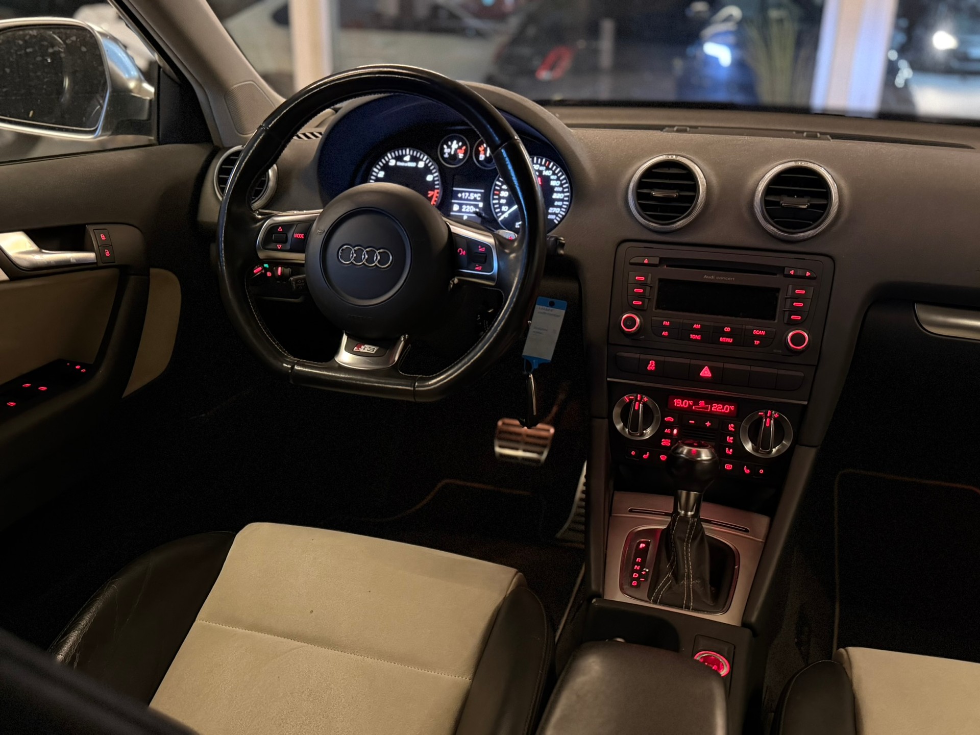 AUDI S3 Sportback 2.0 TFSI quattro S-tronic-image-11