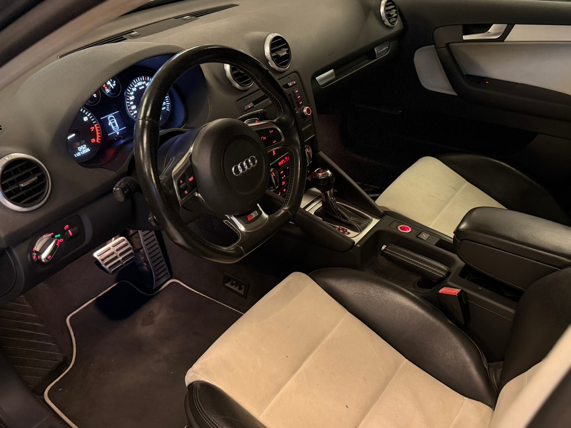 AUDI S3 Sportback 2.0 TFSI quattro S-tronic-image-8
