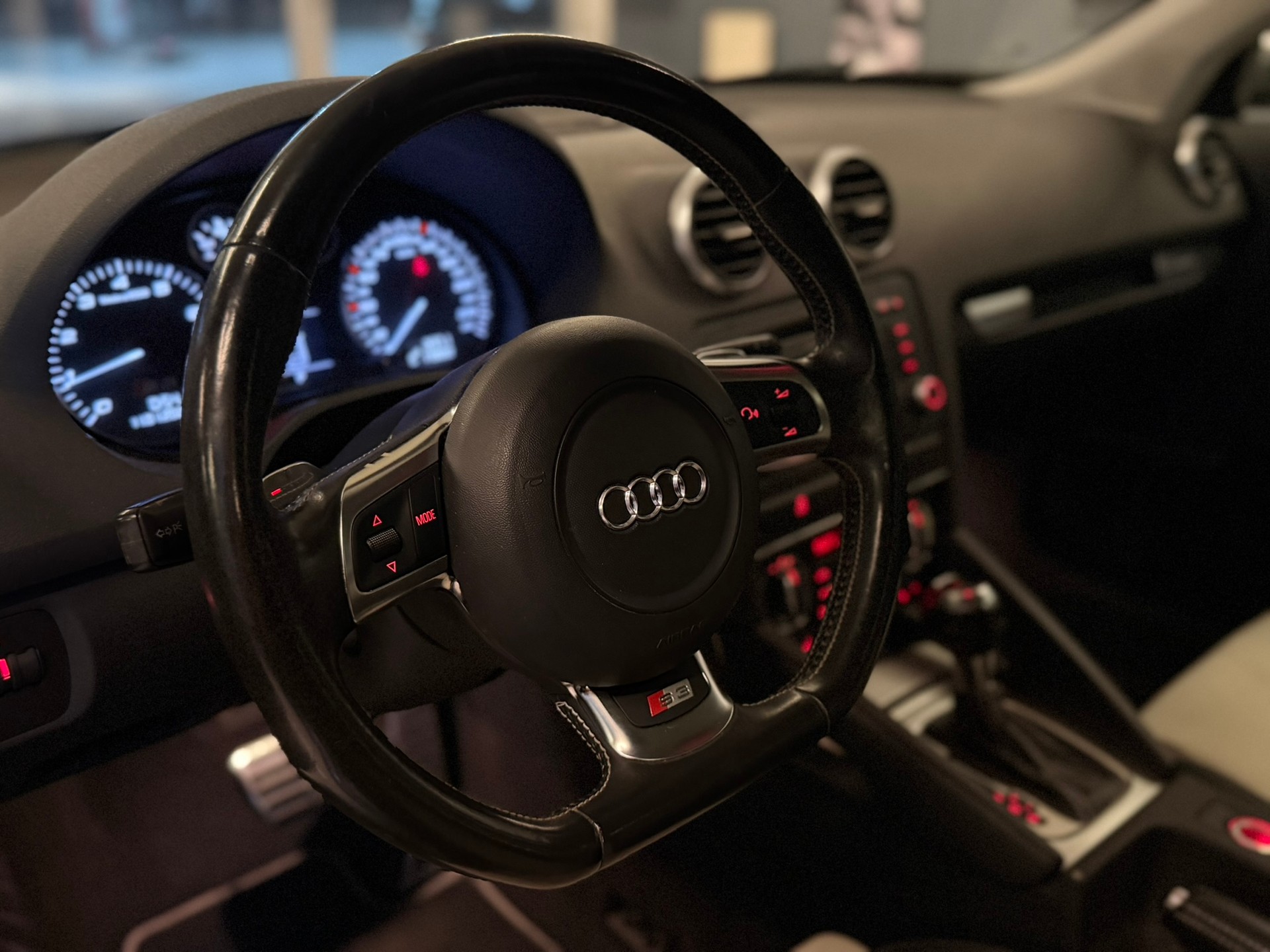 AUDI S3 Sportback 2.0 TFSI quattro S-tronic-image-9