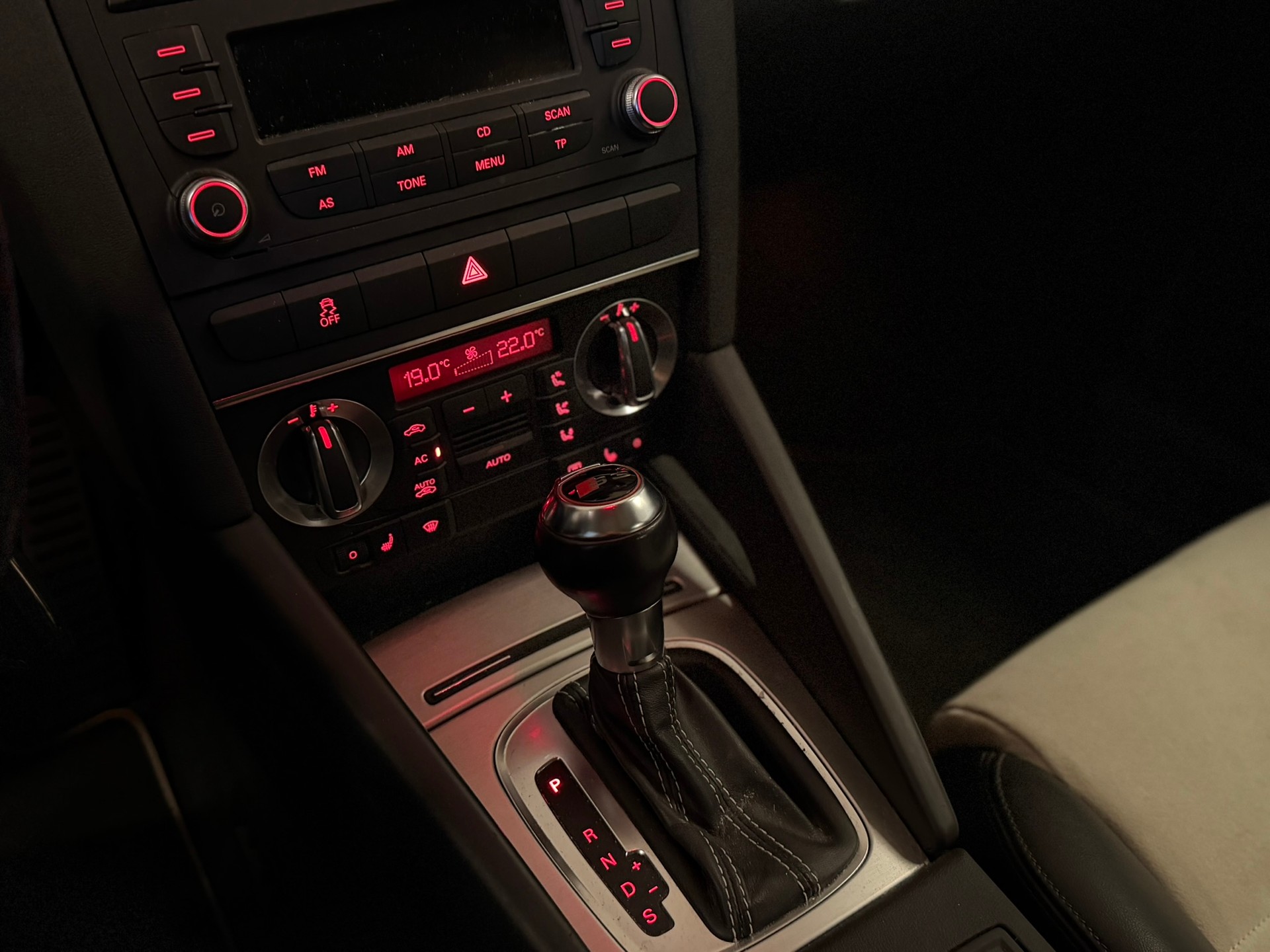 AUDI S3 Sportback 2.0 TFSI quattro S-tronic-image-17