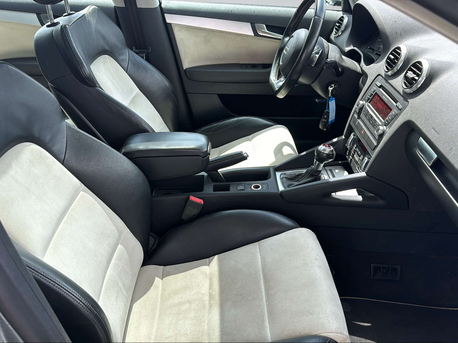 AUDI S3 Sportback 2.0 TFSI quattro S-tronic-image-10