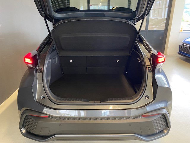 TOYOTA C-HR 2.0 PHEV Swiss Edition-image-6