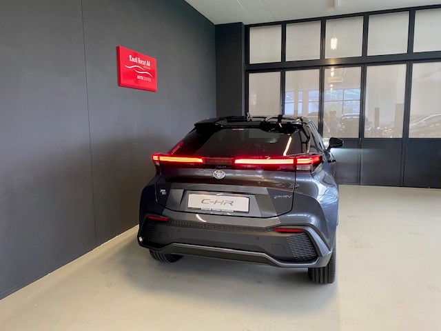TOYOTA C-HR 2.0 PHEV Swiss Edition-image-5