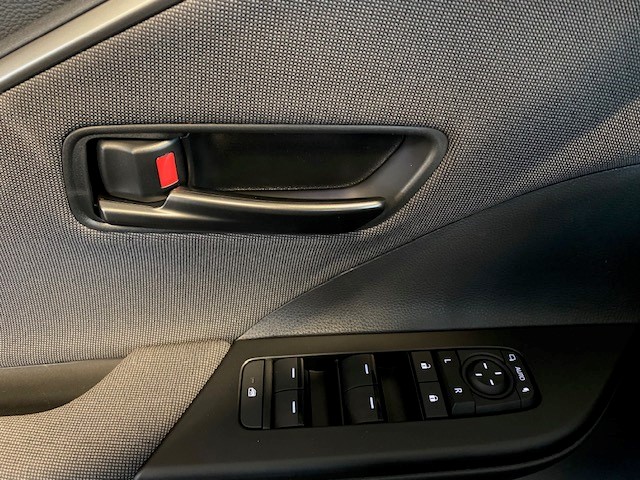 TOYOTA C-HR 2.0 PHEV Swiss Edition-image-13