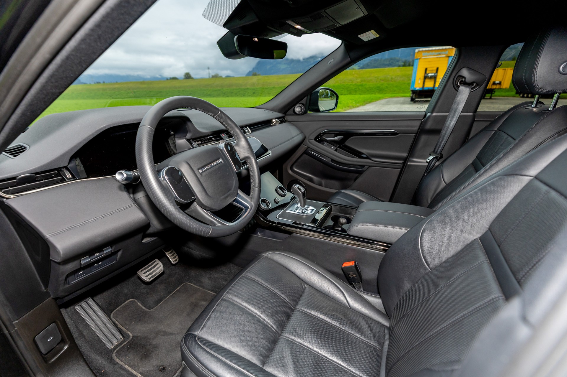 LAND ROVER Range Rover Evoque R-Dynamic D 150 S AT9-image-5